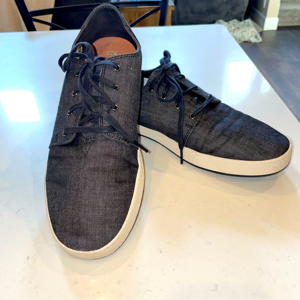 Toms- Men’s Payton Canvas Lace Up Sneaker, size 11.5